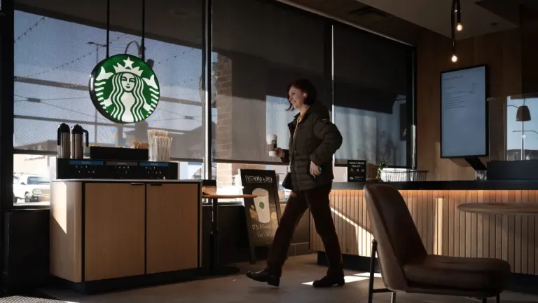 Starbucks начнёт тестировать ИИ для приёма заказов в 2027 году