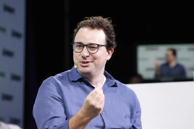 Разработчик Claude подал заявку на IPO
