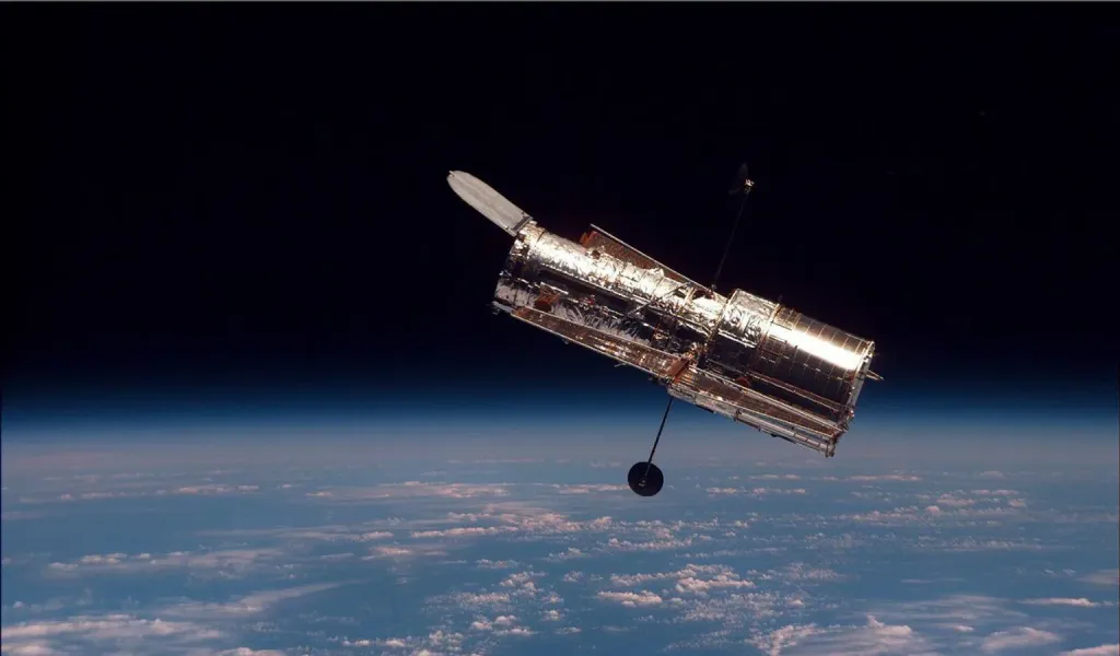 NASA ищет компанию для подъёма «Хаббла» на более высокую орбиту
